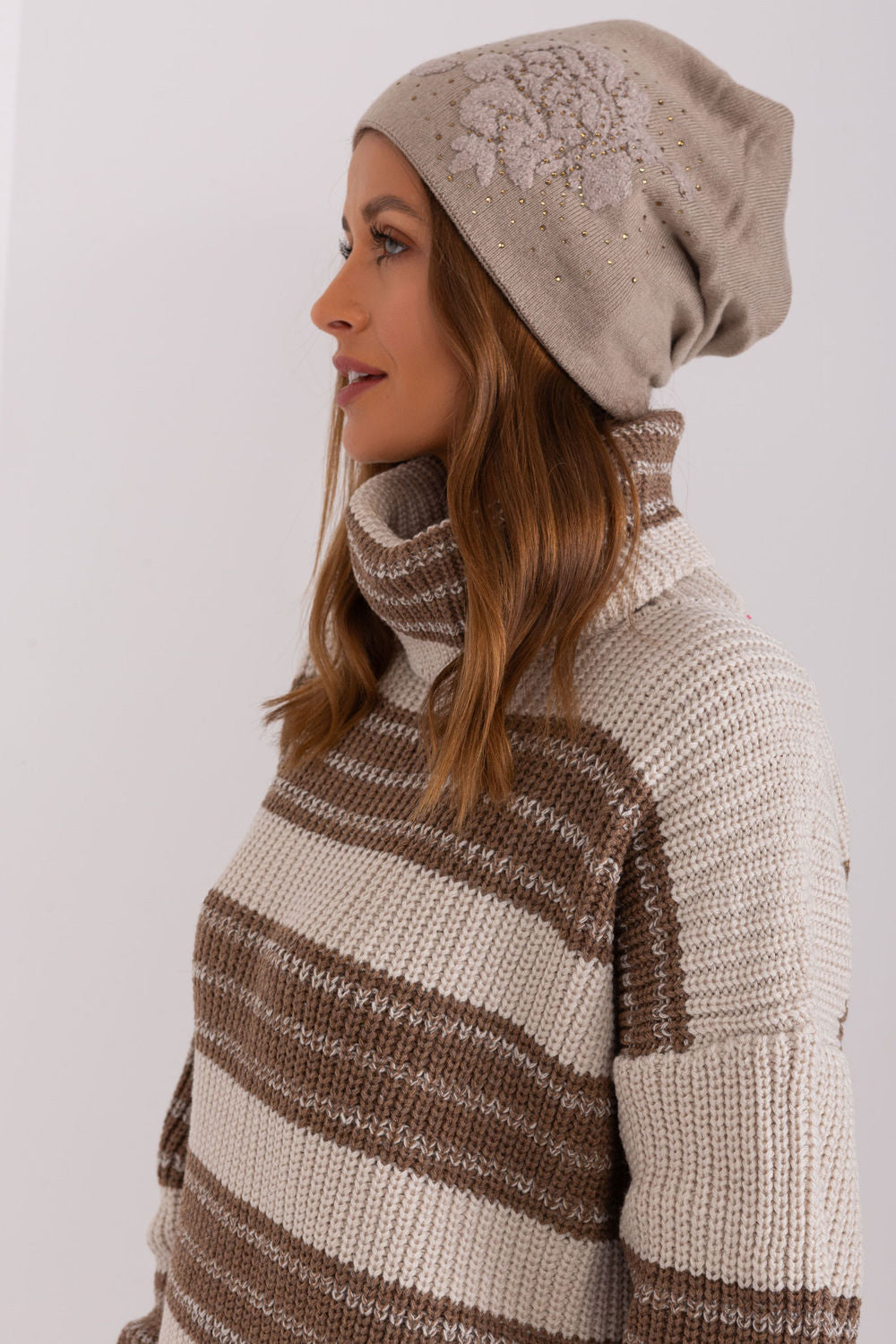 Red cashmere hat