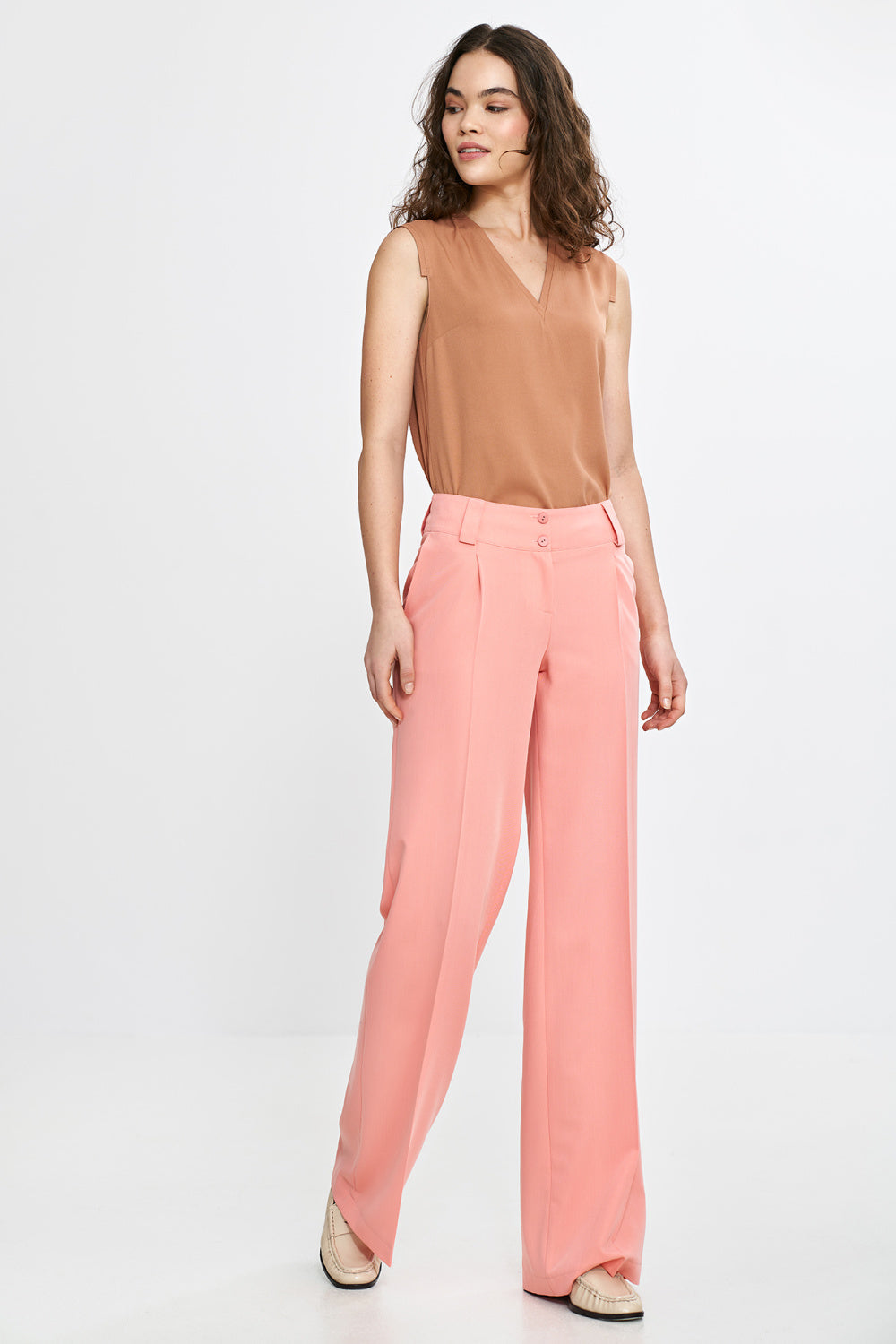 Wide-leg trousers