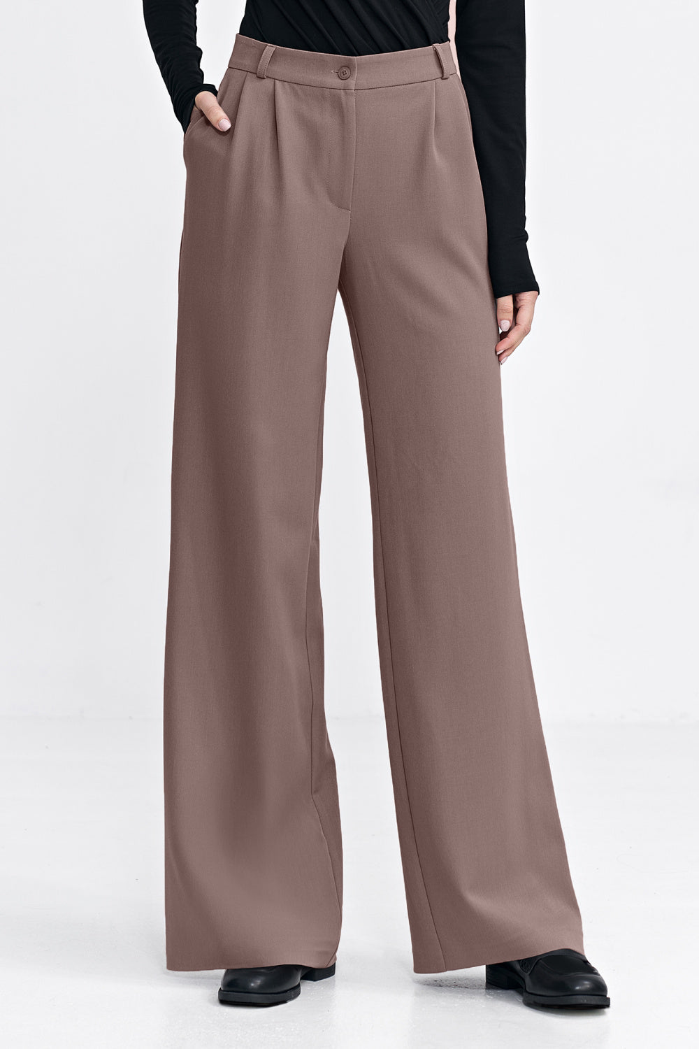 Relaxed trousers