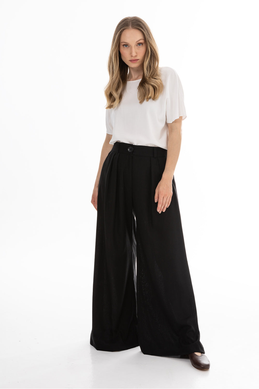Elegant trousers from Awama