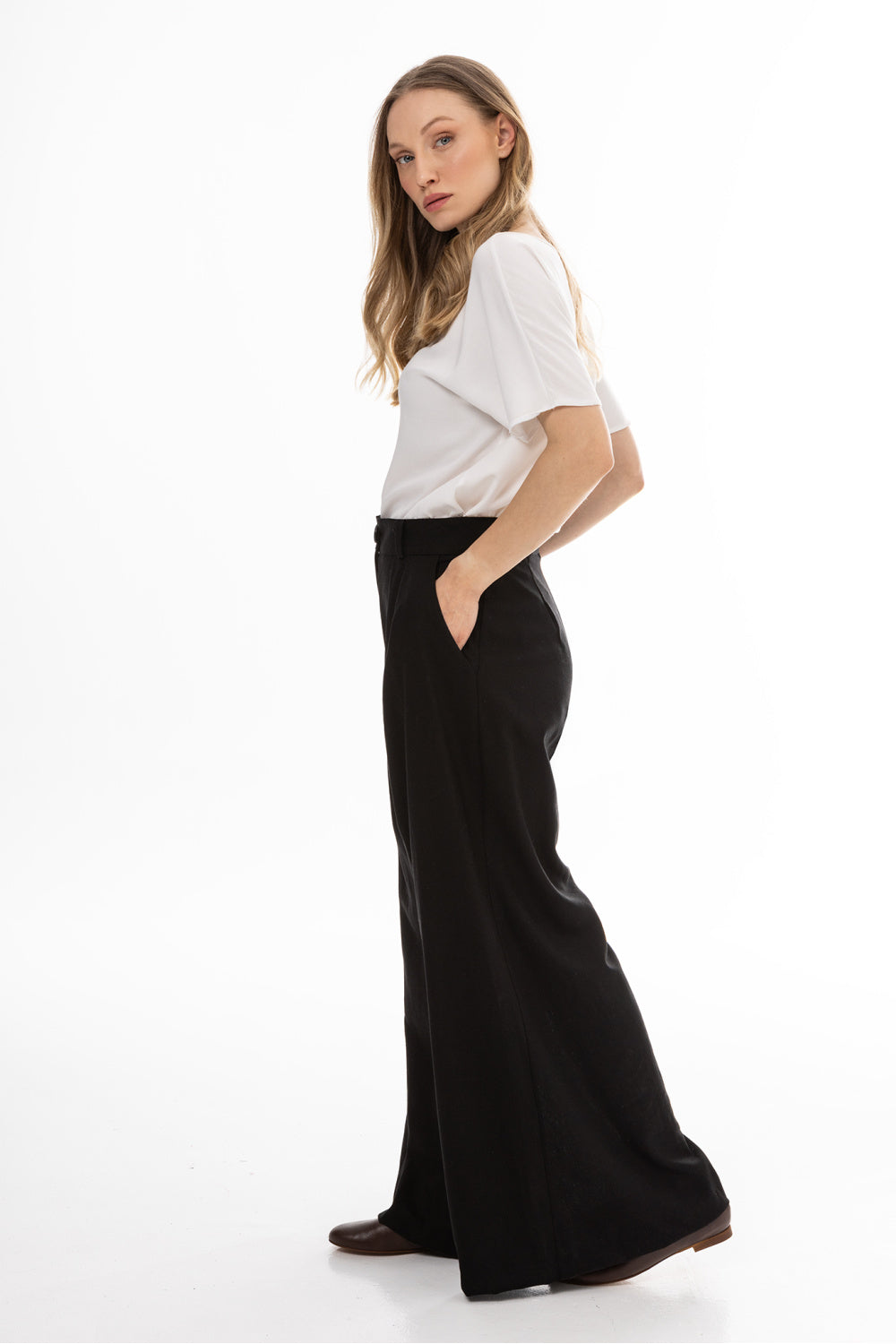 Elegant trousers from Awama