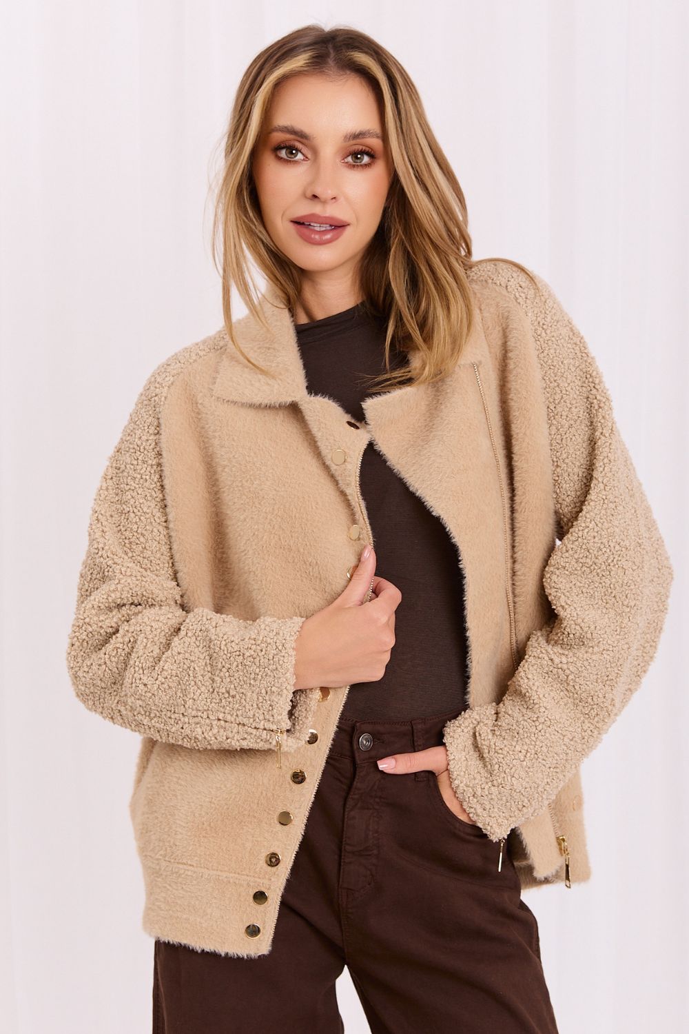 Beige long-sleeve pocket wool coat