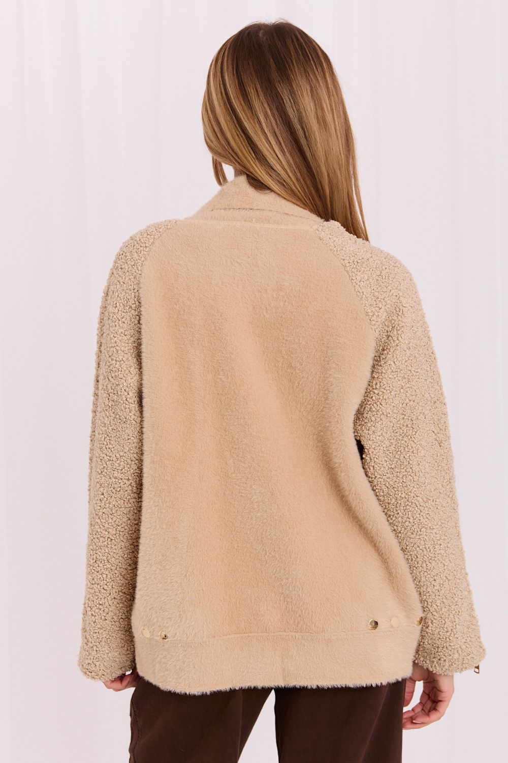 Beige long-sleeve pocket wool coat