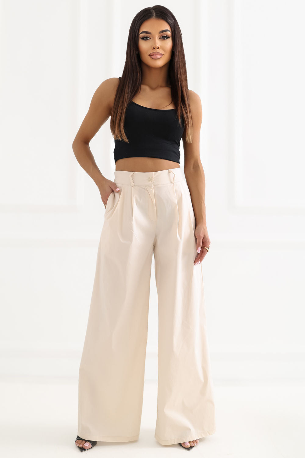 Green pleated trousers