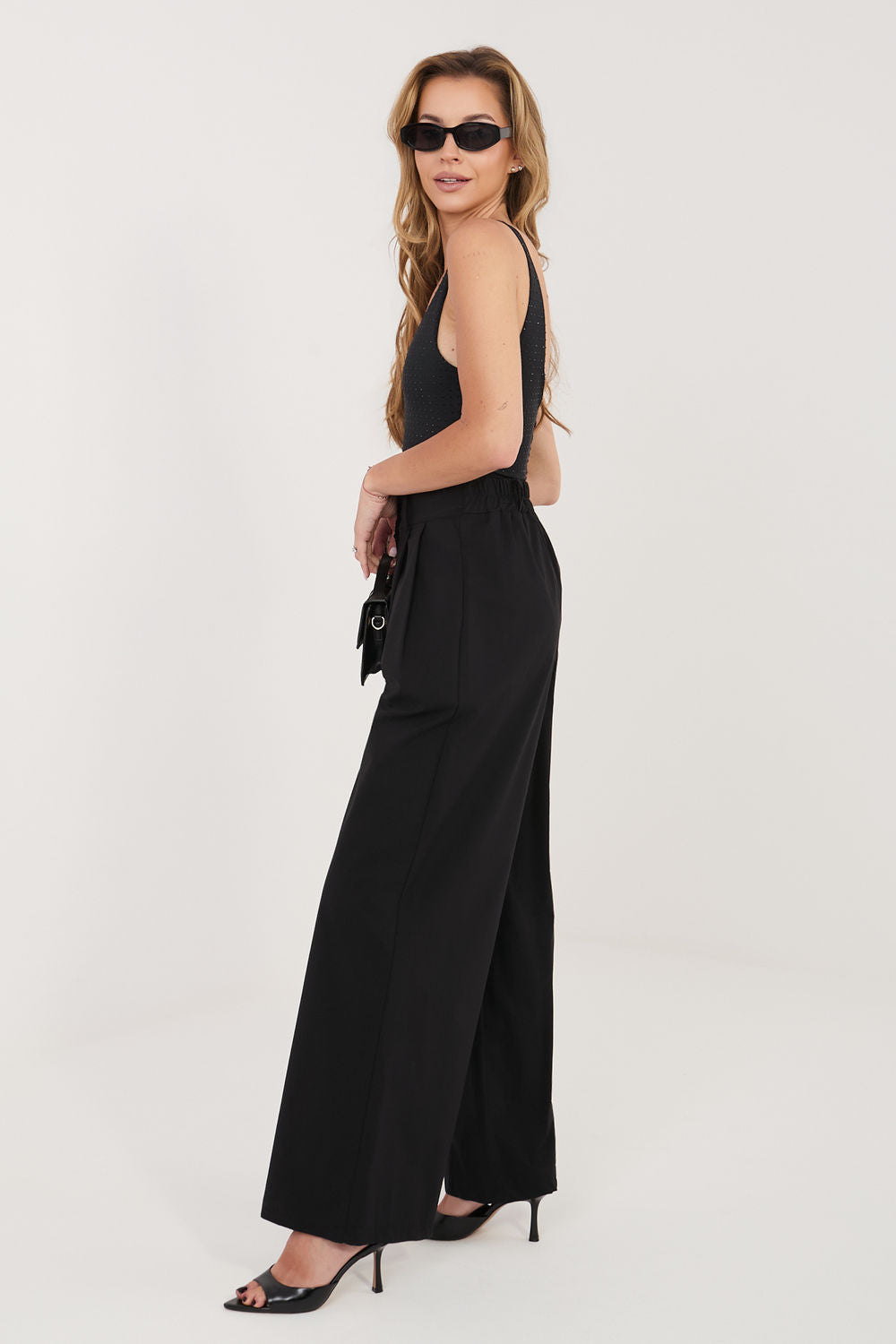 Green pleated trousers