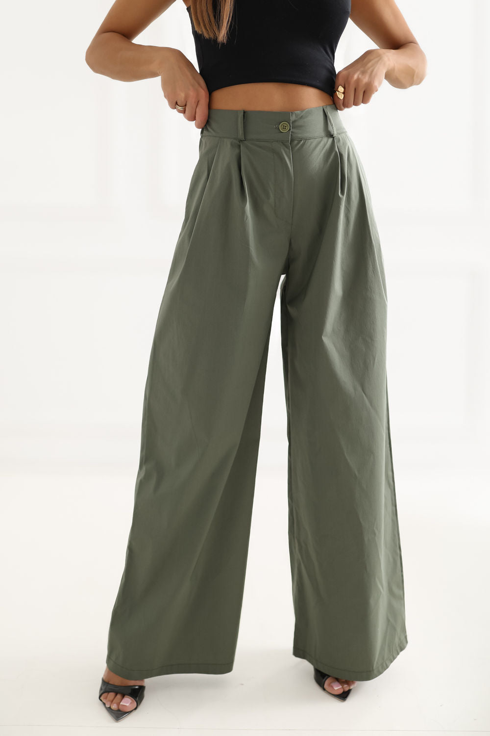 Green pleated trousers
