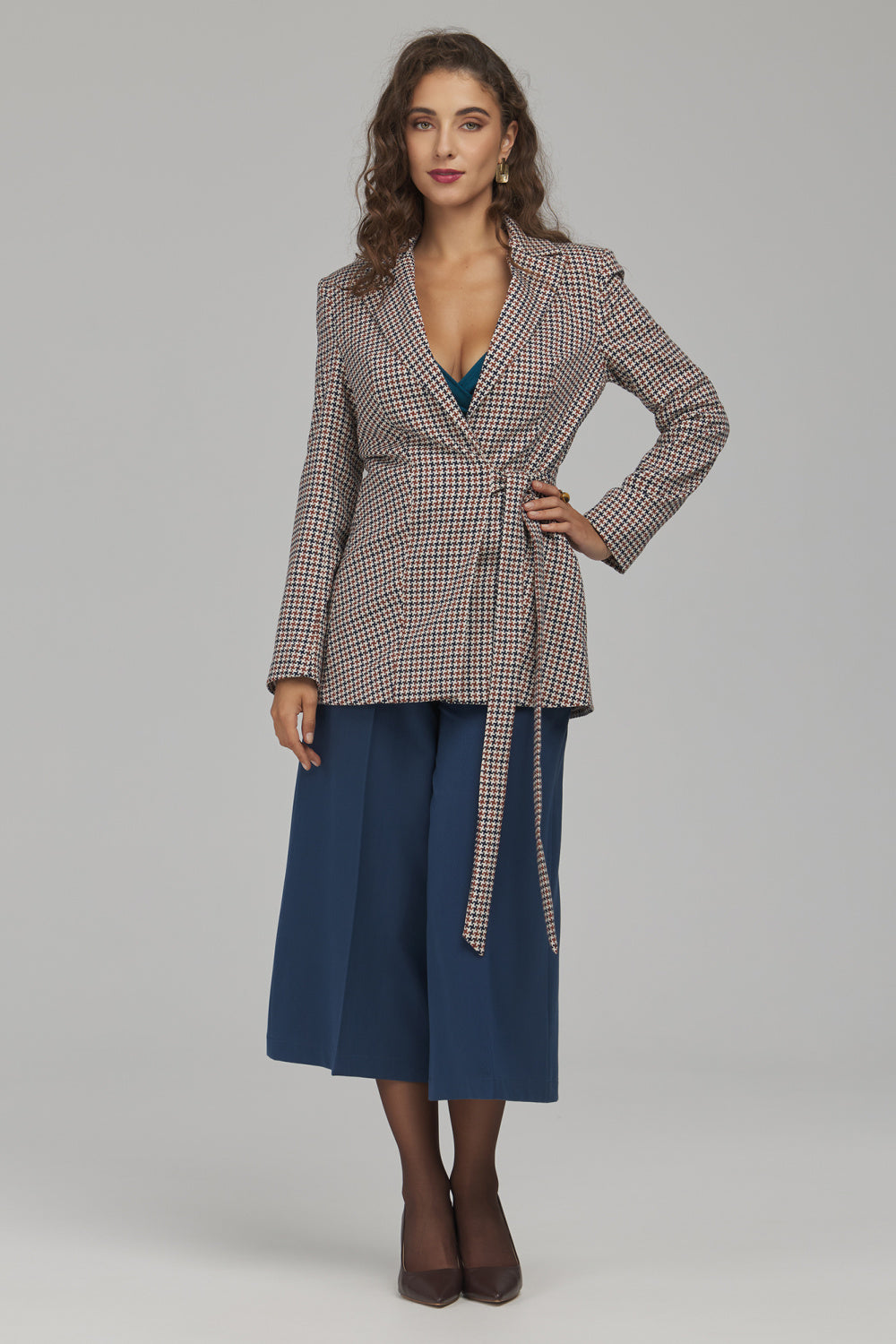 Grey buttoned elegant jacket