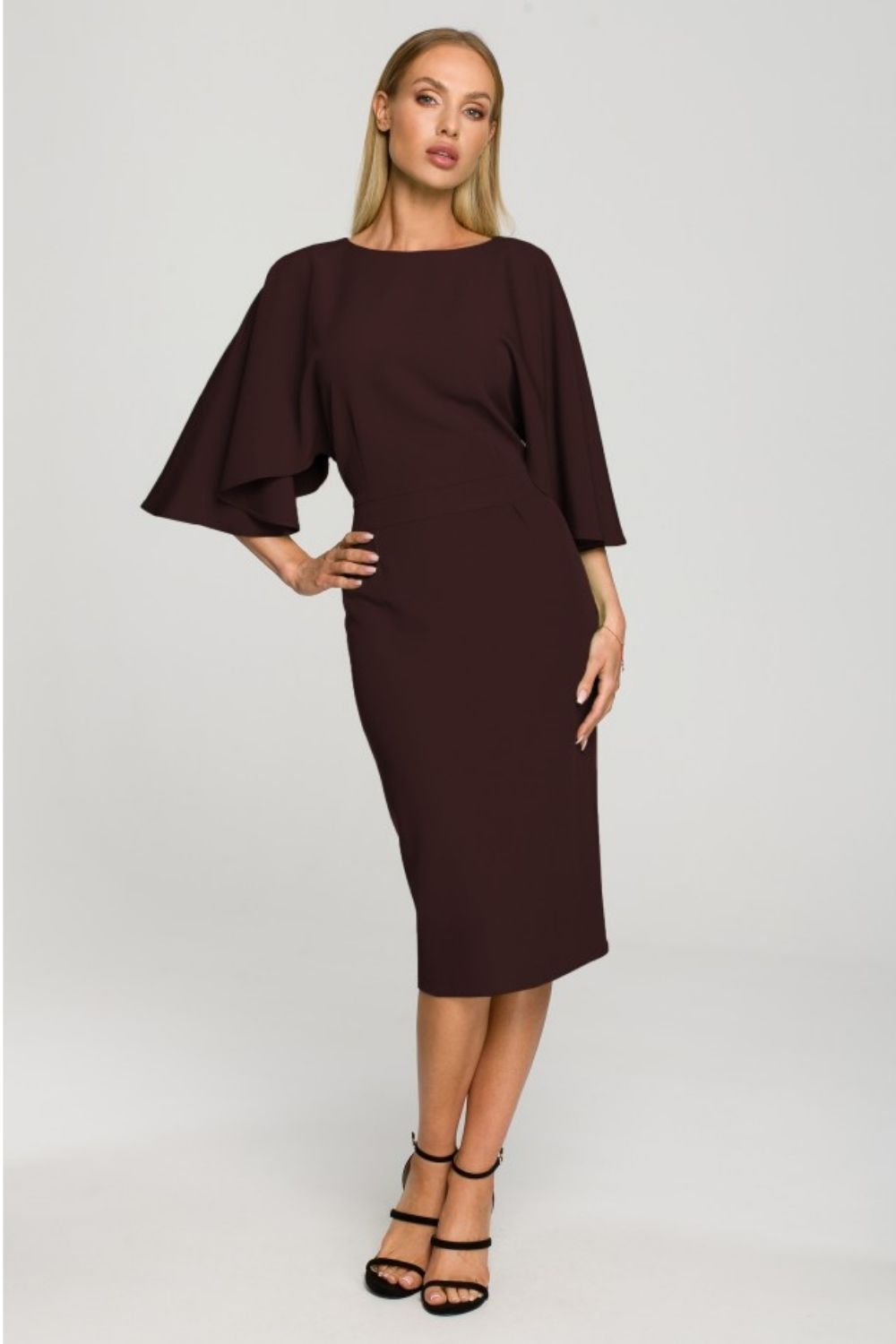 Knee-length fitted cocktail dress