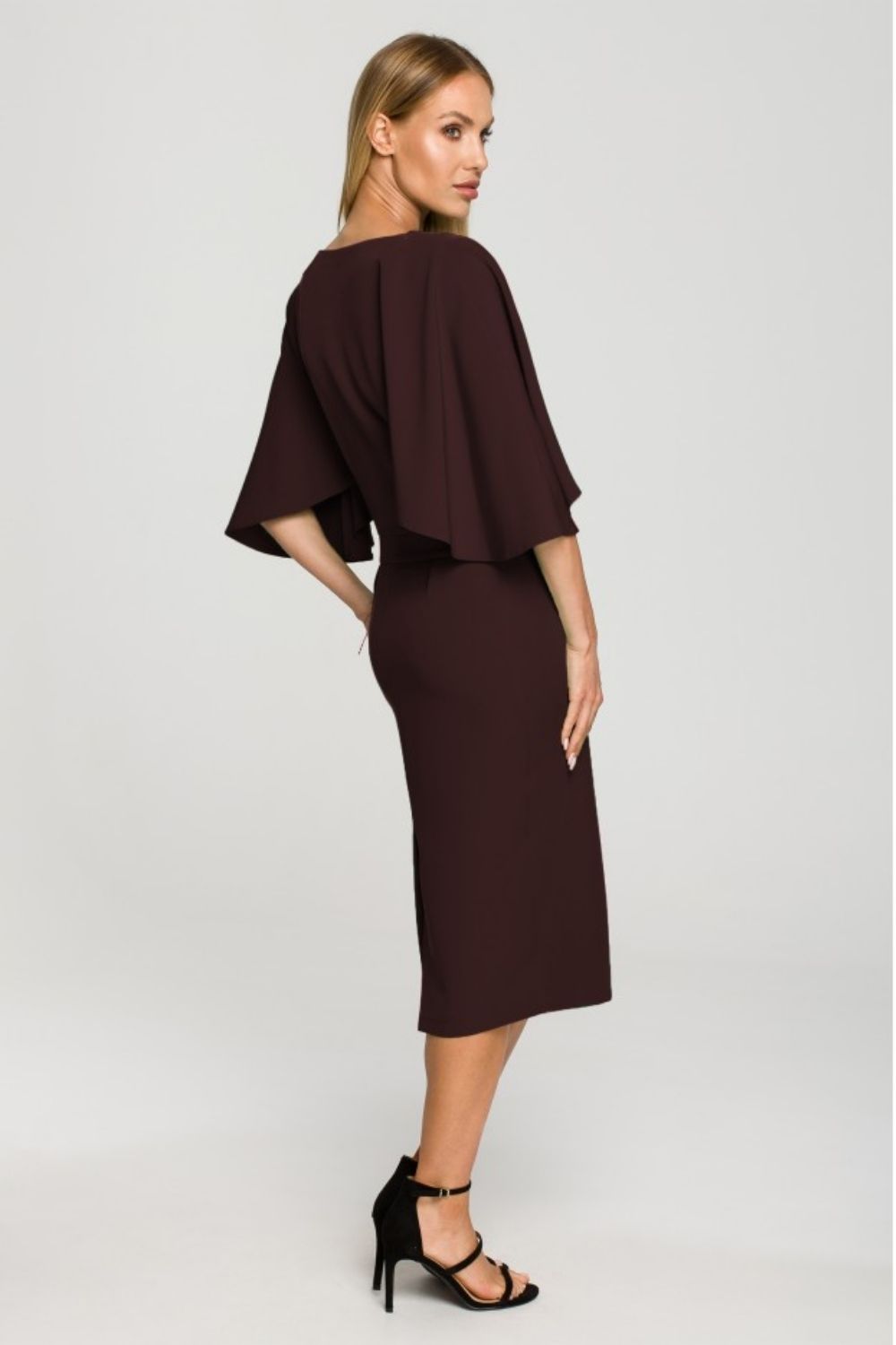 Knee-length fitted cocktail dress