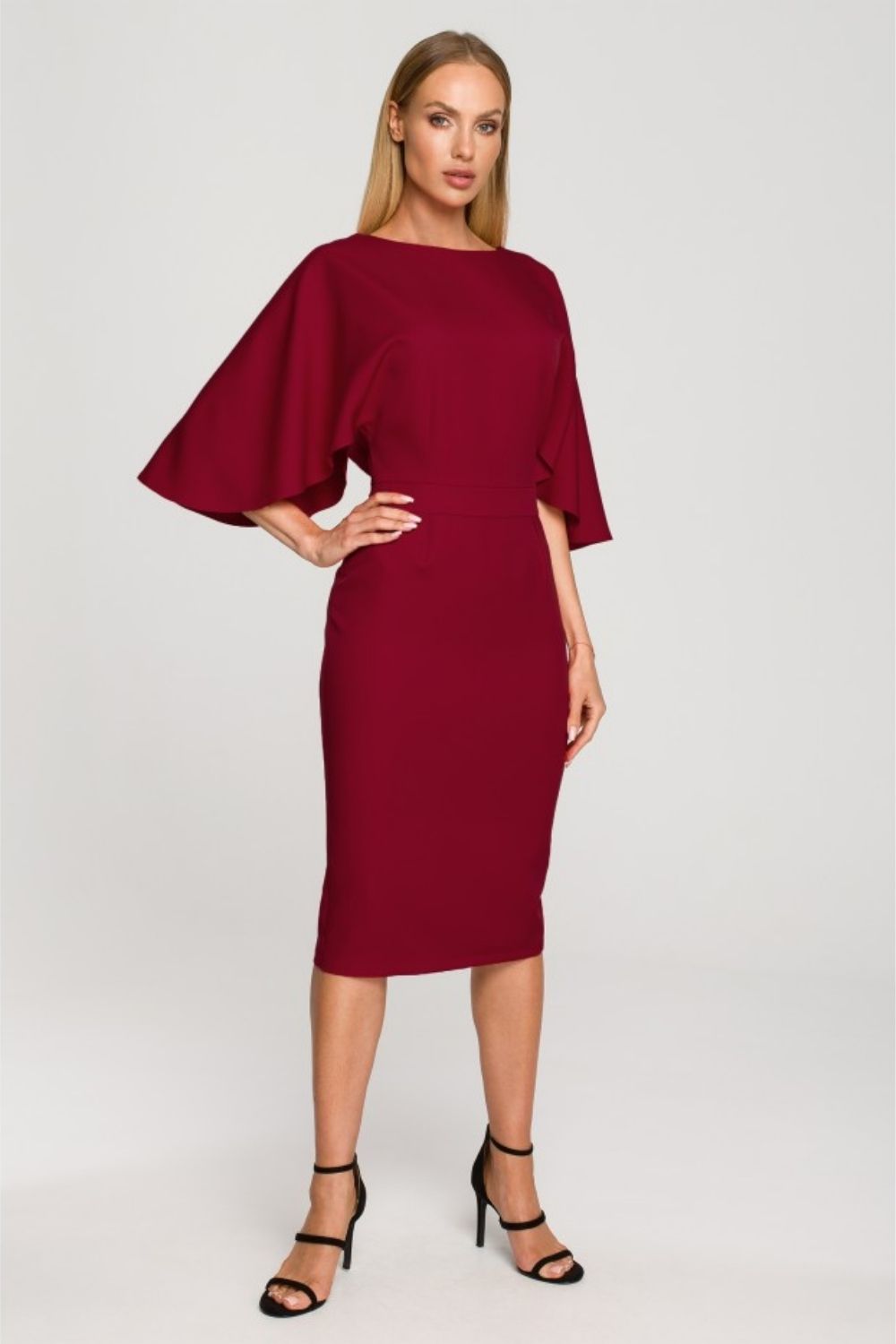 Knee-length fitted cocktail dress
