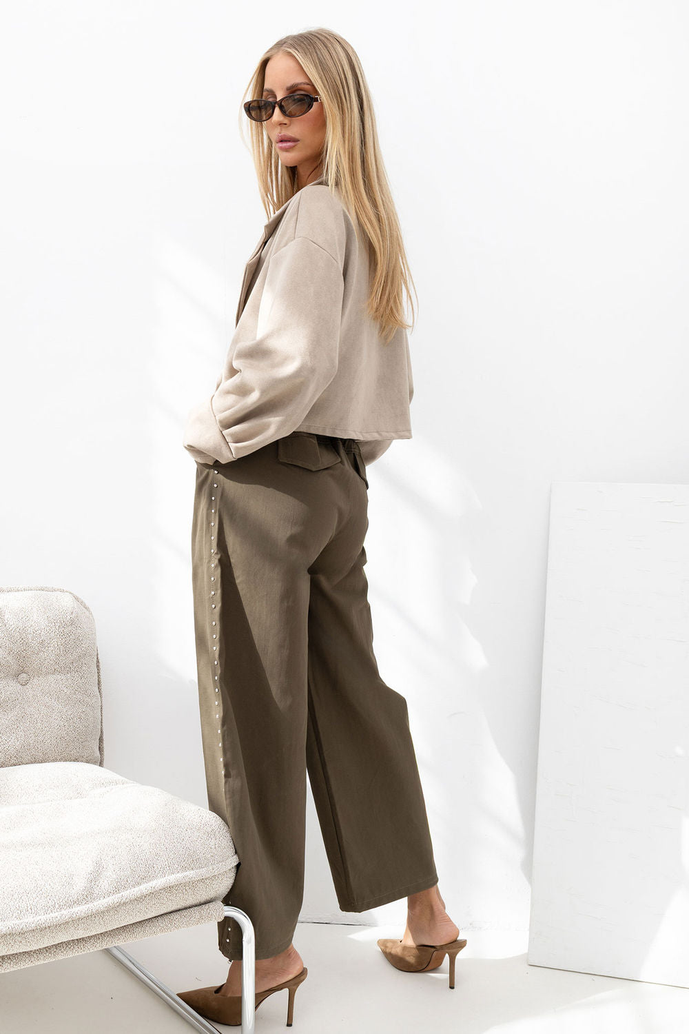 Beige puff-sleeve suede coat