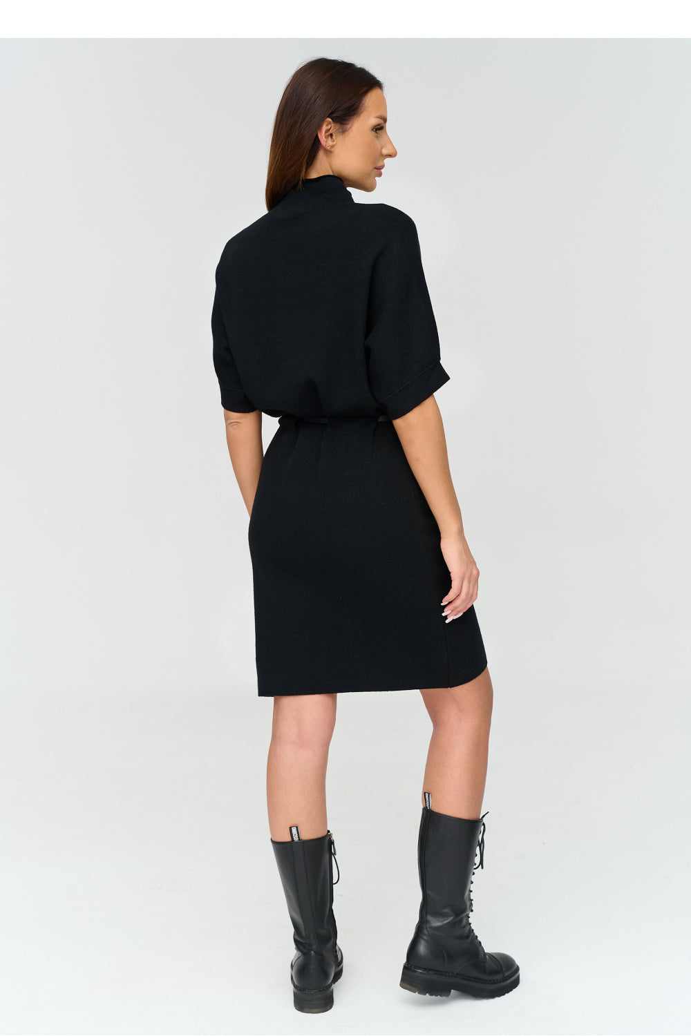 Short-sleeve knit dress