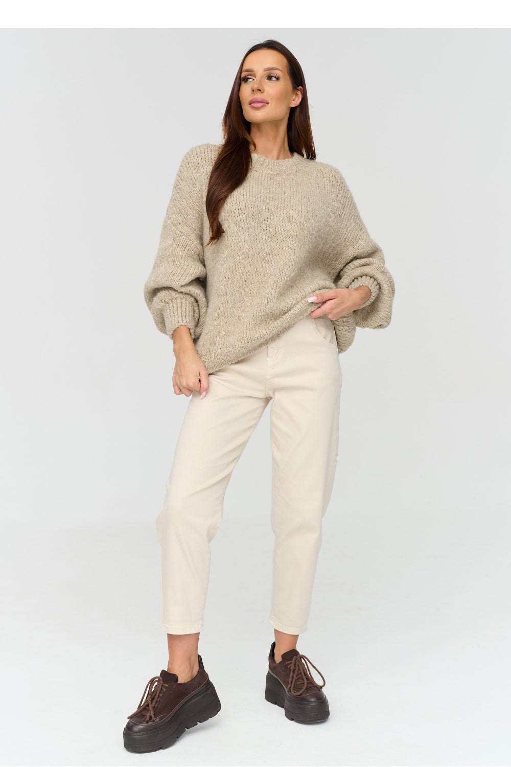 Beige loose long-sleeve wool jumper