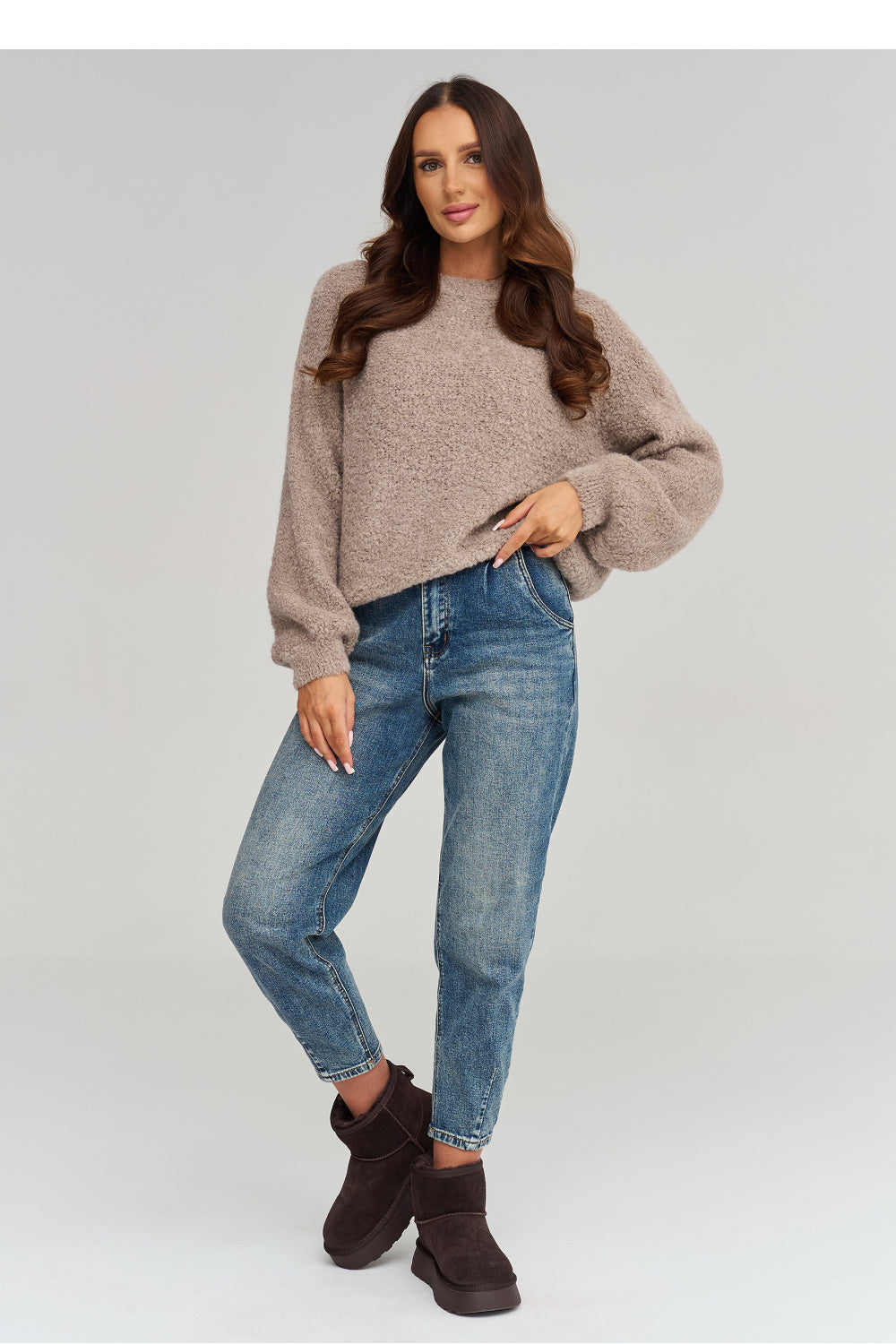 Beige loose long-sleeve wool jumper