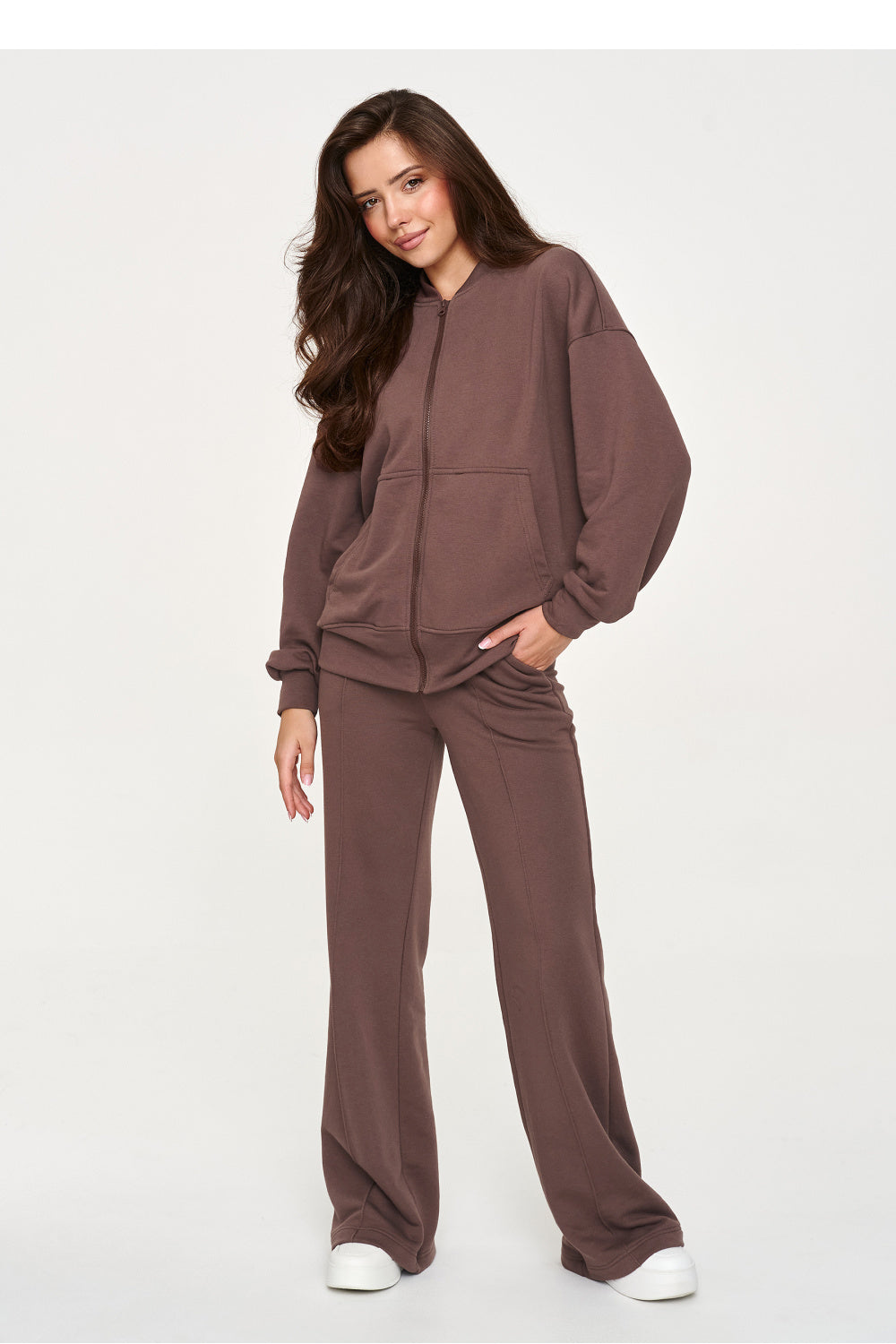 Brown elastic-waist cotton trousers