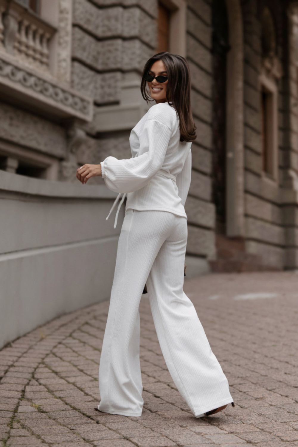 Beige elastic-waist fitted trousers