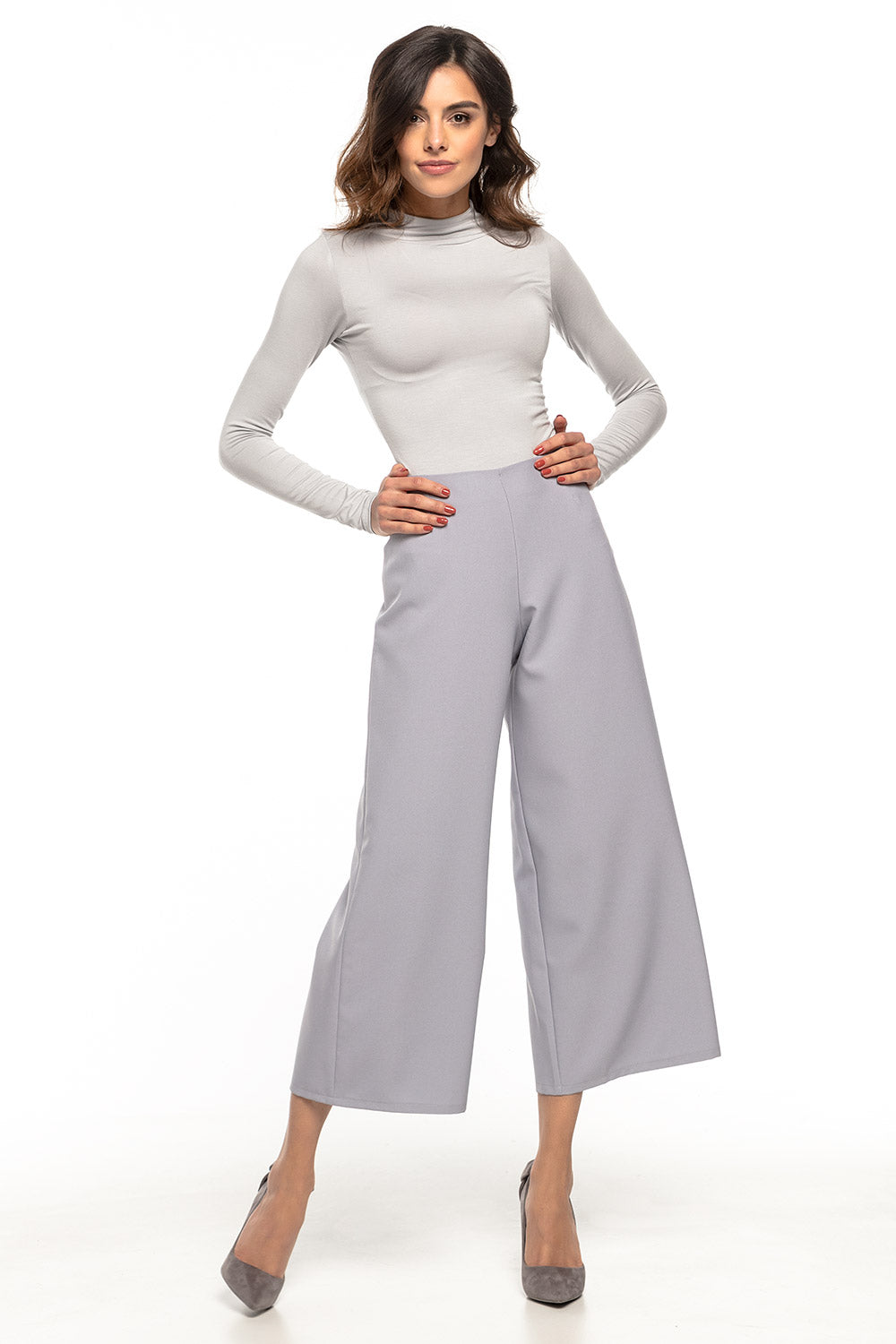 Wide-leg trousers