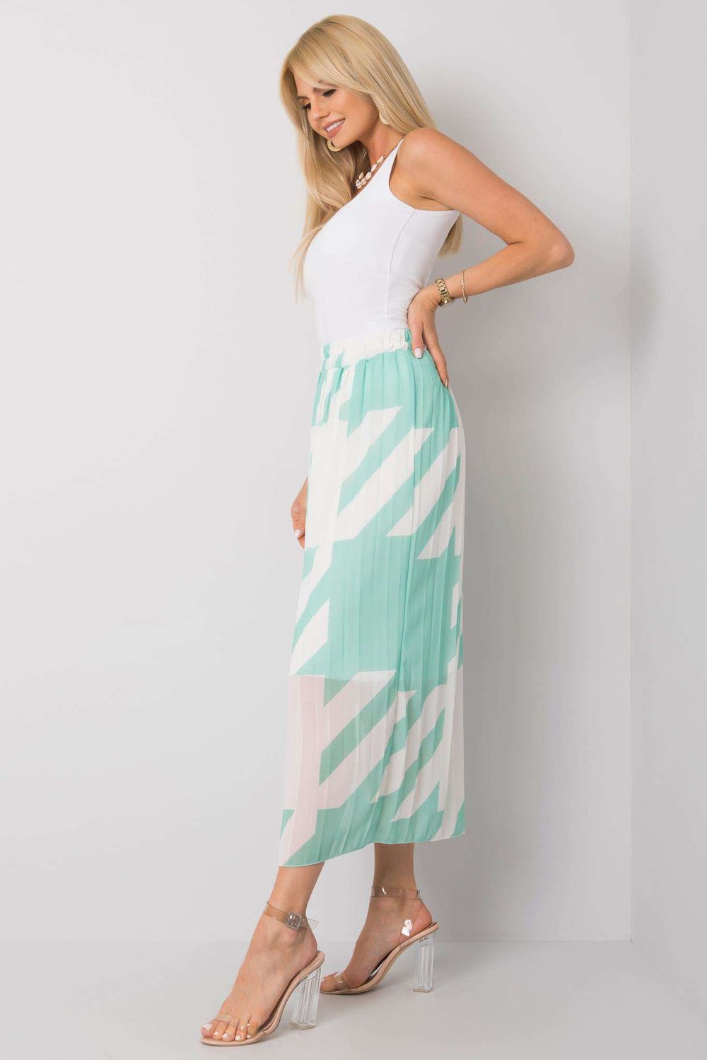 Beige pleated skirt