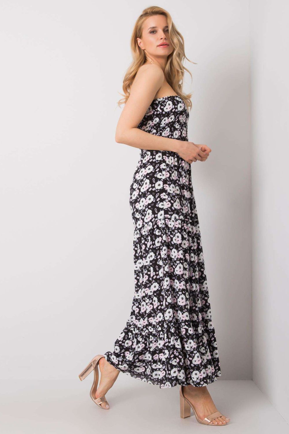 Sleeveless dress