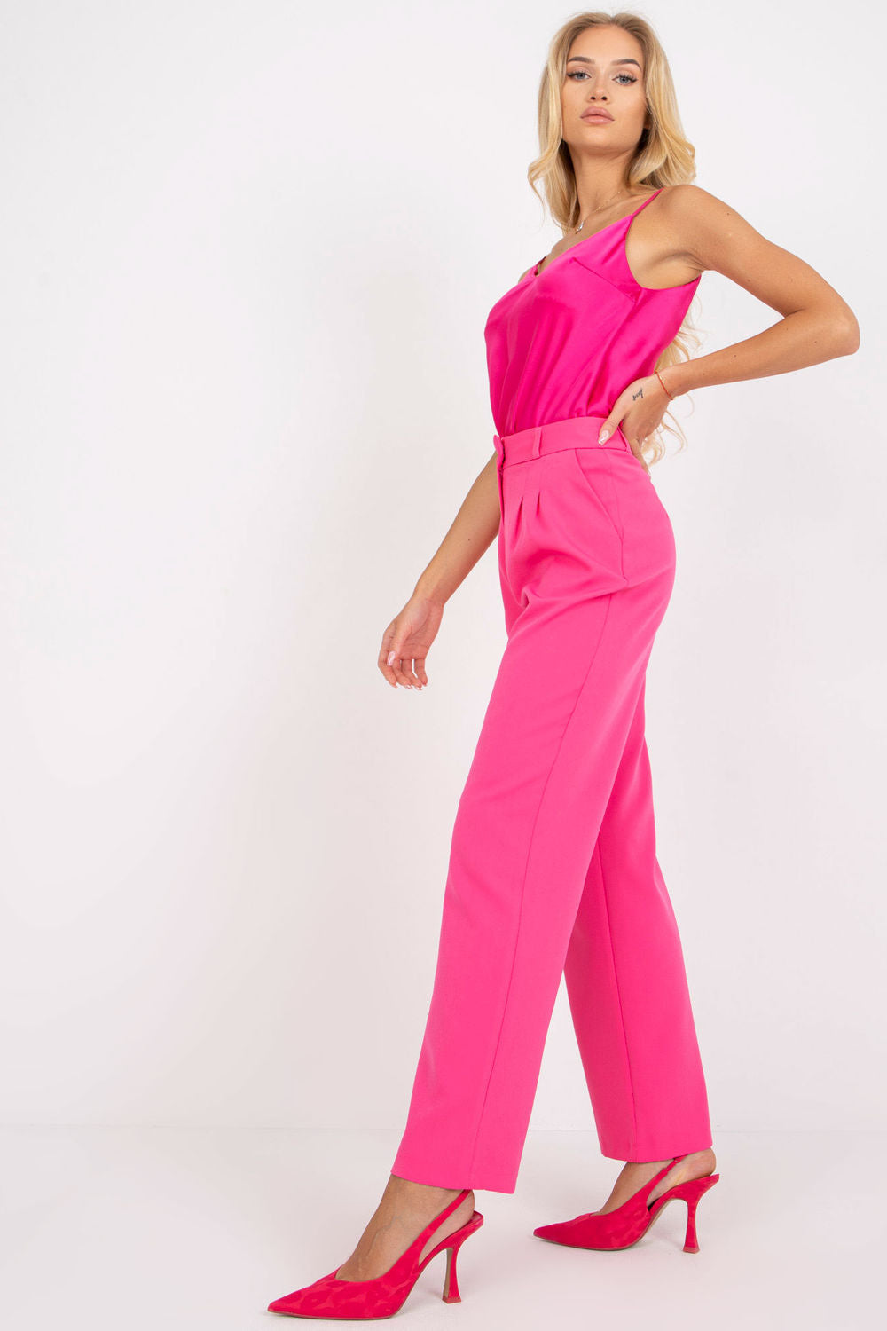 Wide-leg trousers
