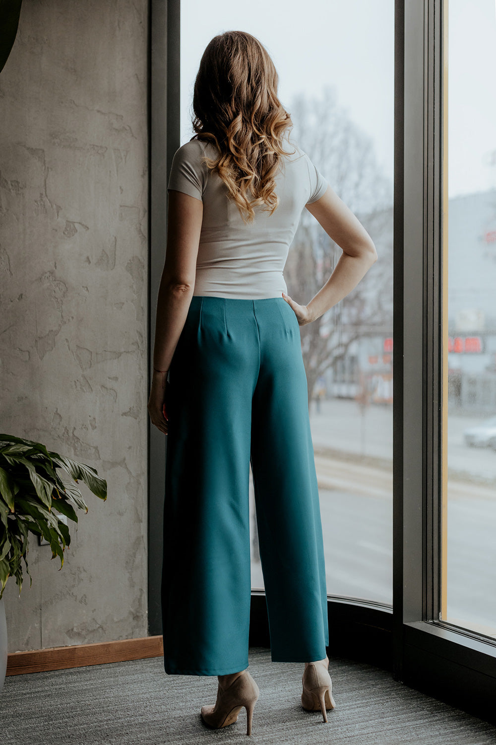 Wide-leg trousers