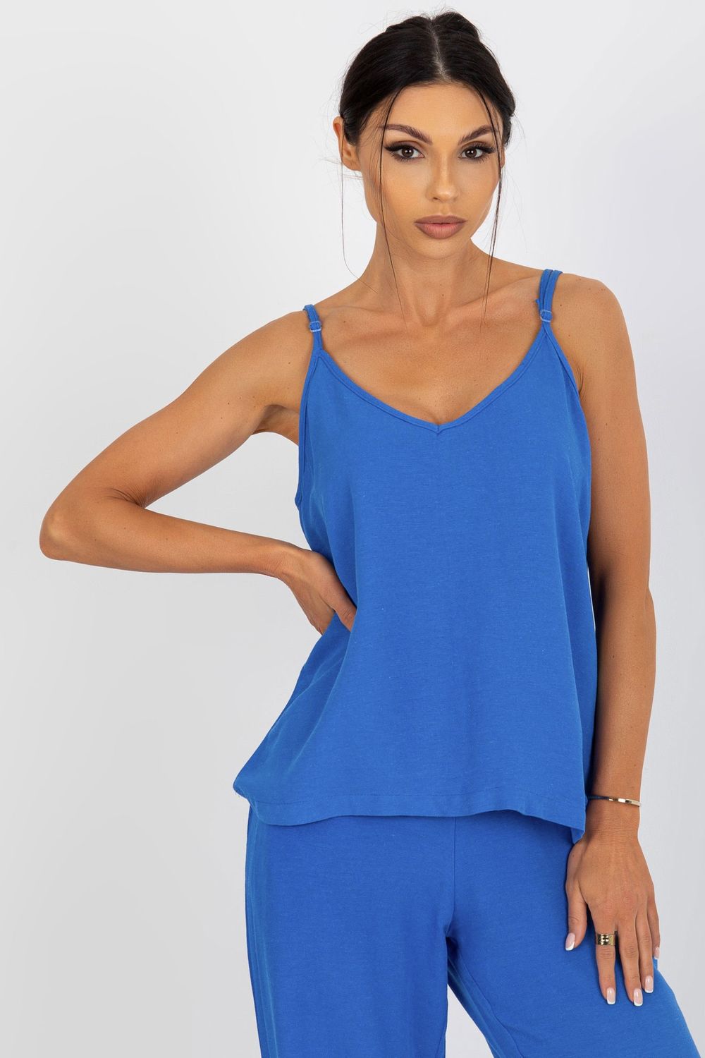 Loose shirt