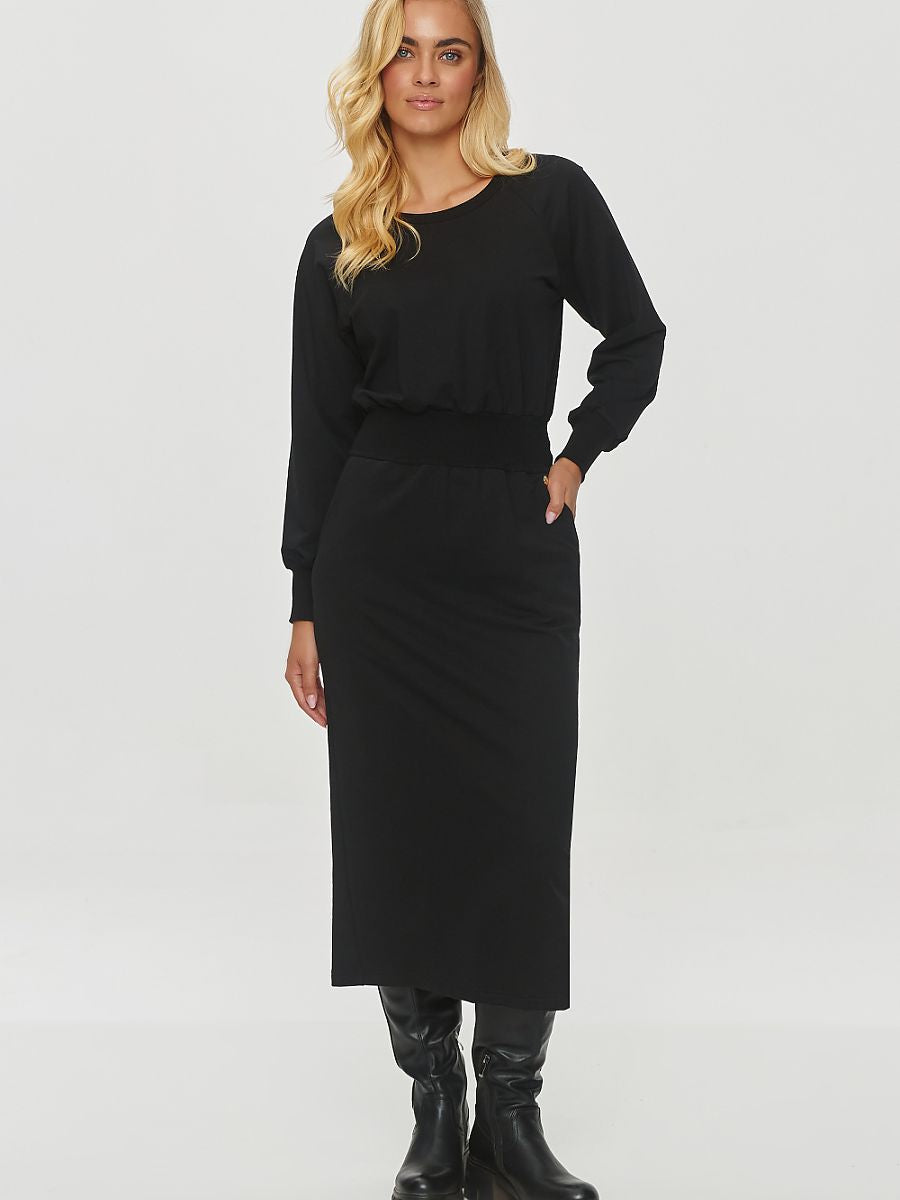 Midi dress from Makadamia